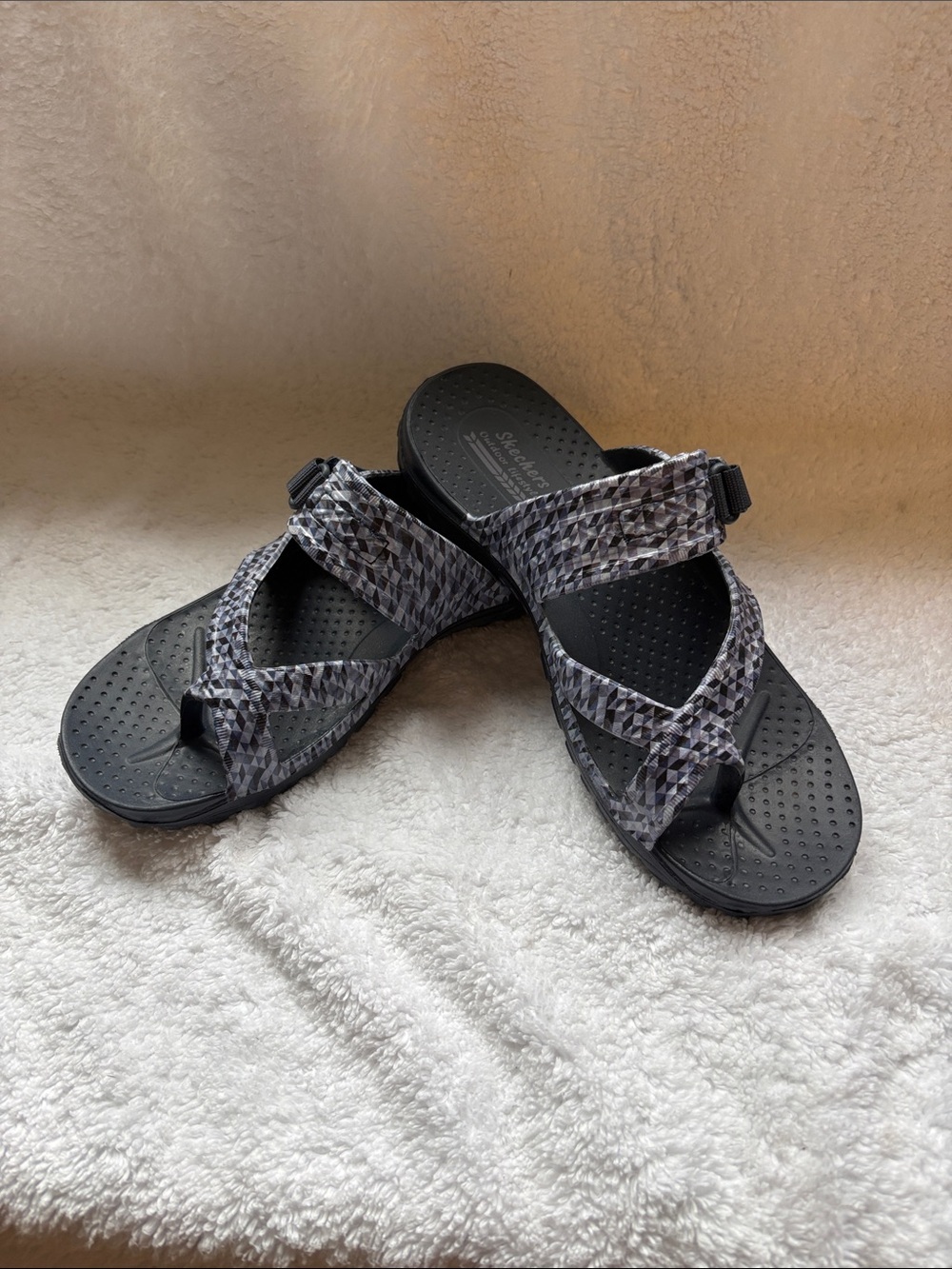 Slechers Grey Patterned Cross-Strap Sandals